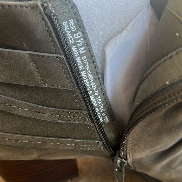 BareTraps
Womens Reid Ankle Round Toe Booties Green 9.5 Medium - Picture 3 of 6